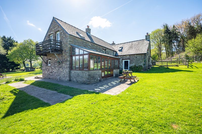 Side Elevation- click for photo gallery